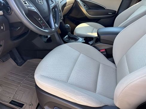 Used 2017 Hyundai Santa Fe SE AWD/4WD image 12