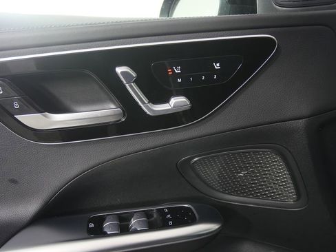 Used 2022 Mercedes-Benz C 300 Sedan image 7