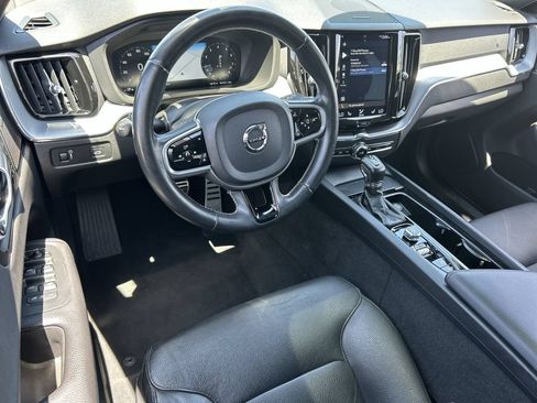 Used 2020 Volvo XC60 T5 Momentum w/ Protection Package Premier FWD image 10