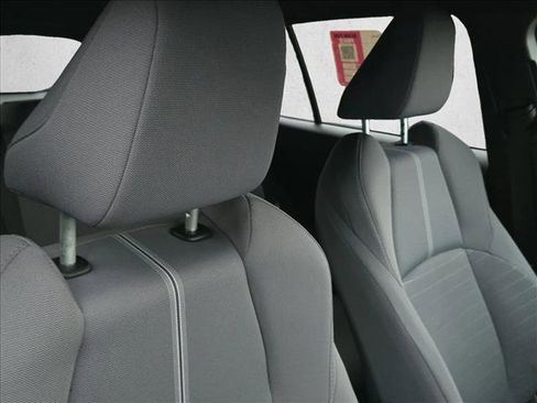 Used 2024 Toyota Corolla Cross SE image 18