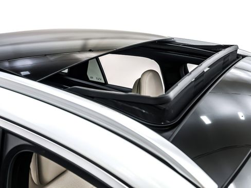 Certified 2025 Mercedes-Benz GLC 350e 4MATIC image 24