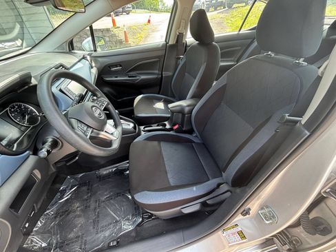 Used 2025 Nissan Versa SV FWD image 35