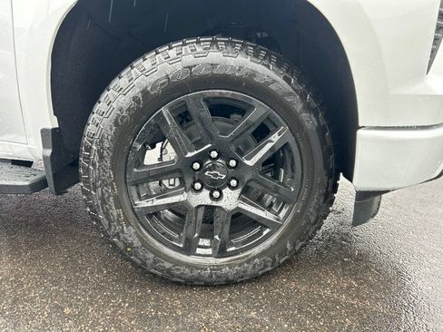New 2026 Chevrolet Silverado 1500 RST w/ Dark Appearance Package AWD/4WD image 13