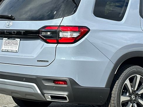 New 2025 Honda Pilot Touring image 5