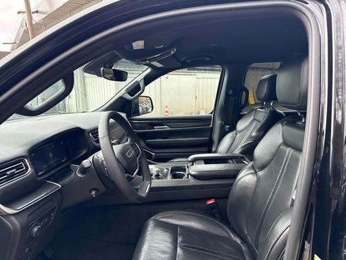 Used 2023 Jeep Wagoneer 4WD image 17