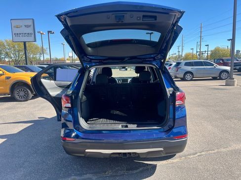 Used 2022 Chevrolet Equinox LT w/ Driver Convenience Package image 15