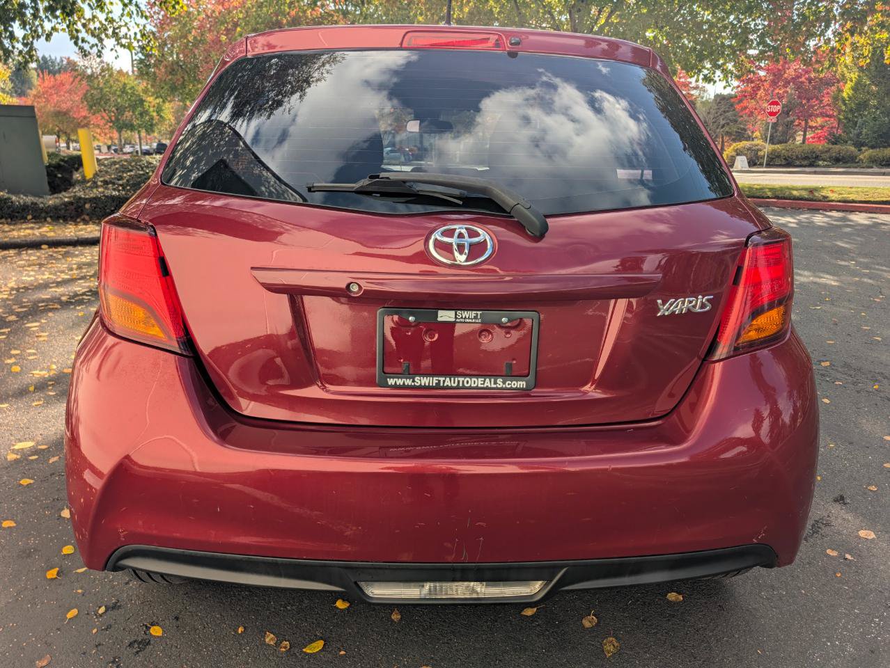 Used 2017 Toyota Yaris L w/ Carpet Mat Package FWD image 5