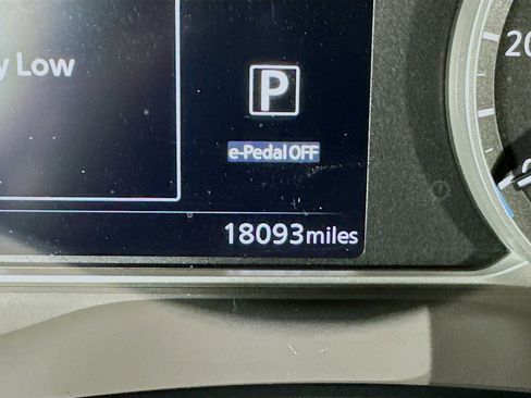 Used 2023 Nissan Leaf S image 19