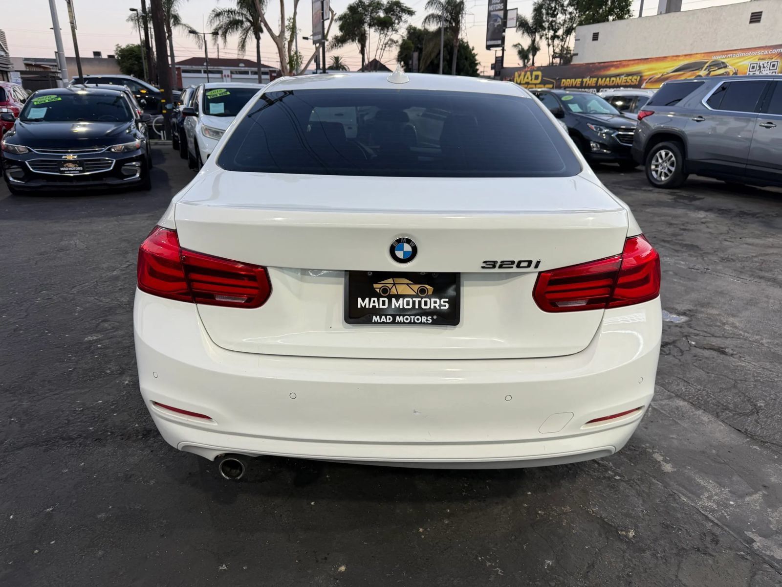 Used 2018 BMW 320i Sedan RWD image 8