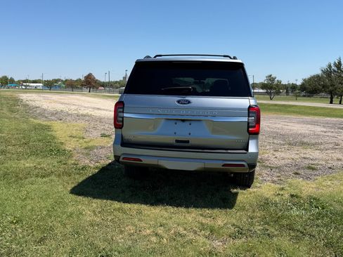 Used 2024 Ford Expedition Max Limited AWD/4WD image 4