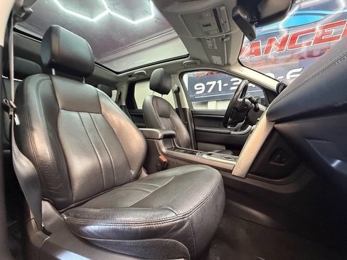 Used 2018 Land Rover Discovery Sport HSE image 22