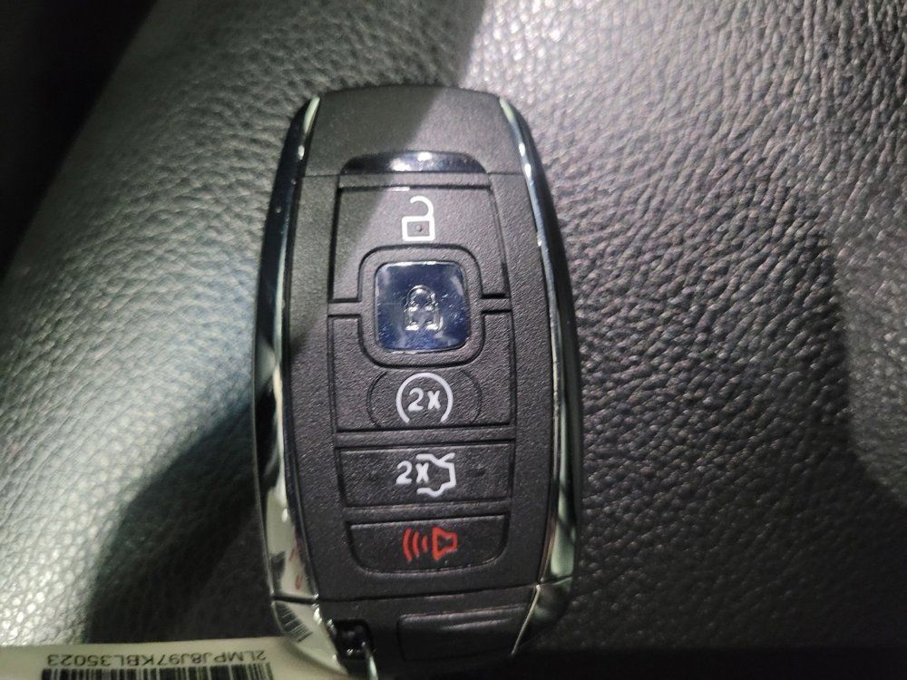 Used 2019 Lincoln Nautilus Premier AWD/4WD image 32