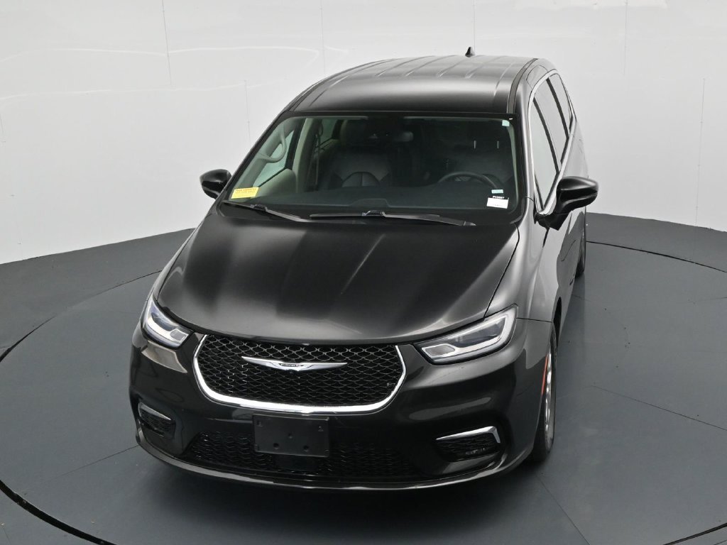Used 2023 Chrysler Pacifica Touring-L FWD image 17