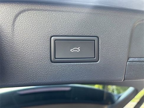 New 2025 Volkswagen Atlas SEL image 32