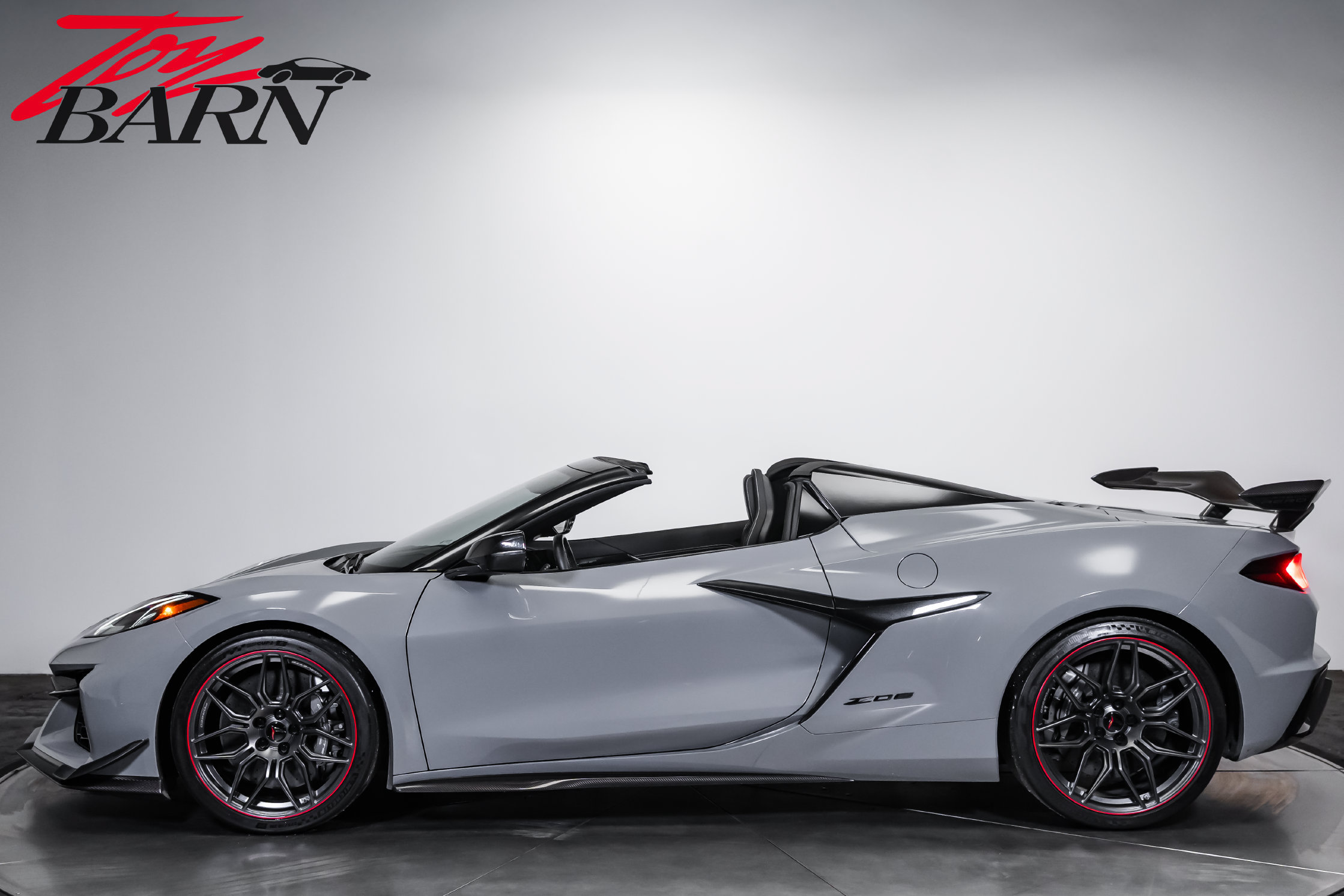 Used 2025 Chevrolet Corvette Z06 w/ Z07 Performance Package RWD image 2
