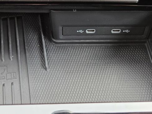 Used 2025 Volkswagen Atlas SE AWD/4WD image 17