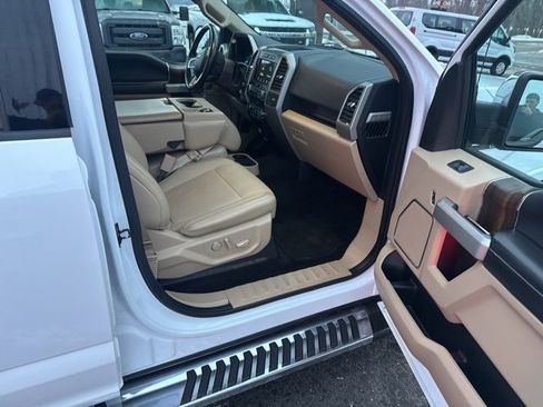 Used 2017 Ford F150 Lariat image 19