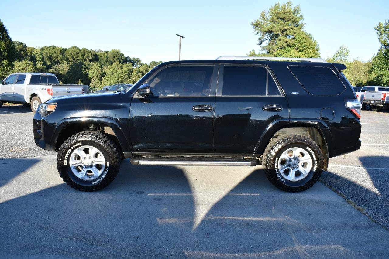 Used 2017 Toyota 4Runner SR5 RWD image 9
