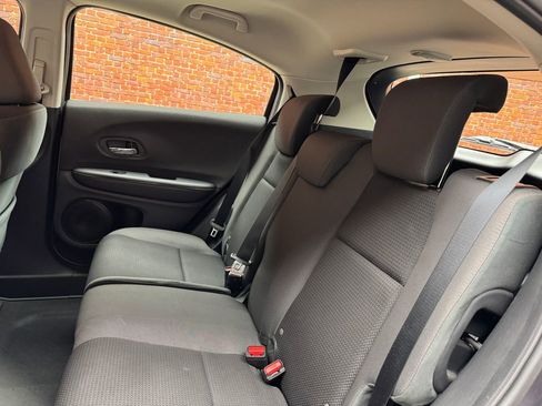 Used 2021 Honda HR-V LX image 27