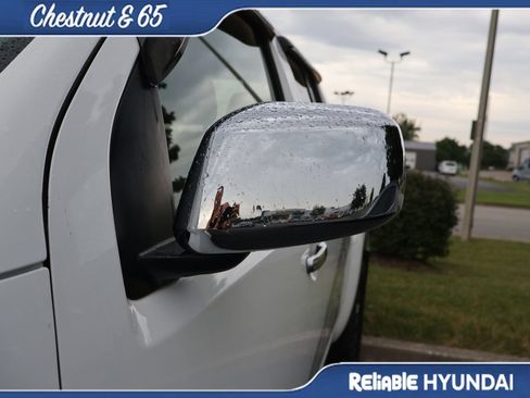 Used 2012 Nissan Frontier SV w/ Sport Appearance Pkg AWD/4WD image 13