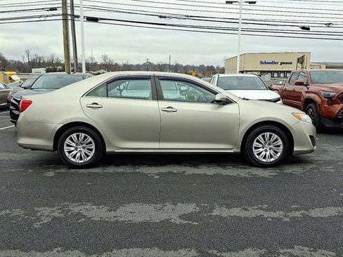 Used 2014 Toyota Camry L image 7