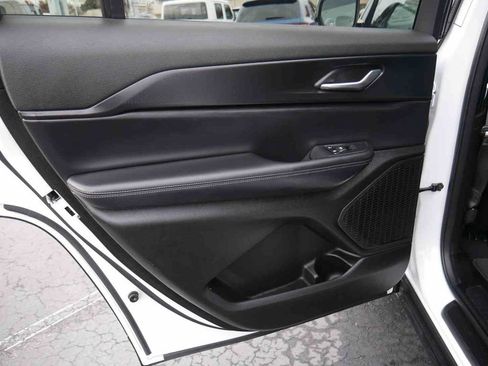 Certified 2024 Jeep Grand Cherokee L Laredo image 13