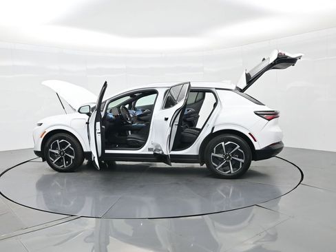 Used 2025 Chevrolet Equinox EV LT w/ Convenience Package image 39