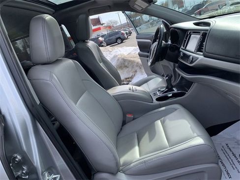 Used 2019 Toyota Highlander XLE image 14