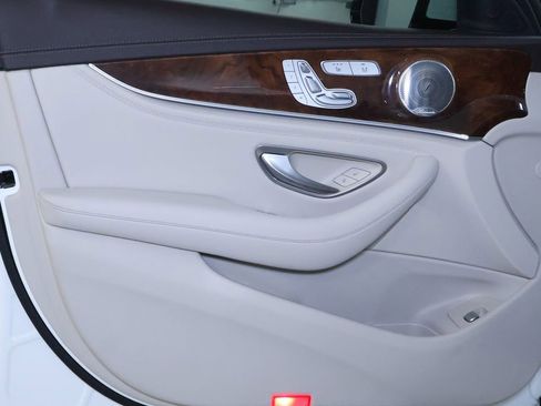 Used 2018 Mercedes-Benz E 300 4MATIC w/ Premium 1 Package image 12