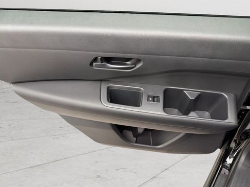 Certified 2024 Nissan Pathfinder SV FWD image 24