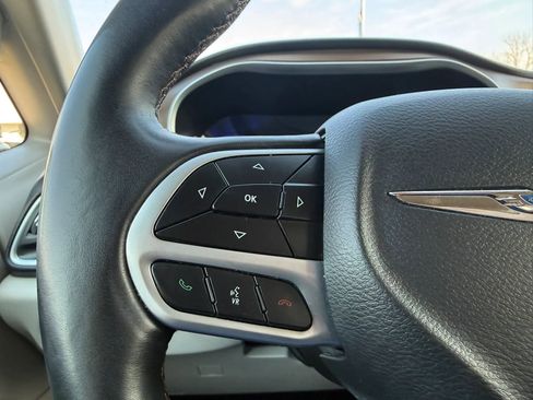 Used 2018 Chrysler Pacifica Touring-L Plus image 34