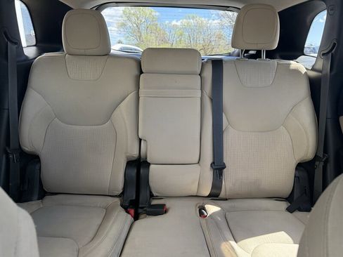 Used 2015 Jeep Cherokee Latitude w/ Comfort/Convenience Group image 19