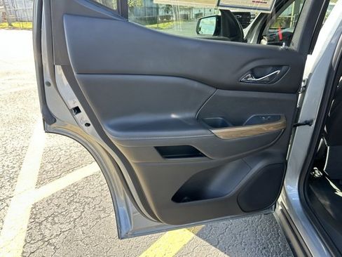 Used 2023 GMC Acadia SLE w/ Driver Convenience Package image 13