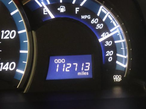 Used 2014 Toyota Camry XLE w/ Leather Package FWD image 17