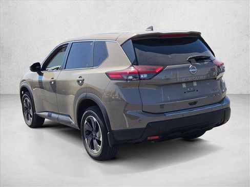 Used 2024 Nissan Rogue SV FWD image 6