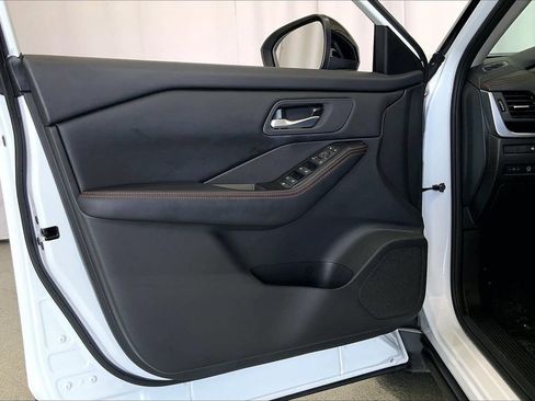 Used 2025 Nissan Rogue SV AWD/4WD image 25