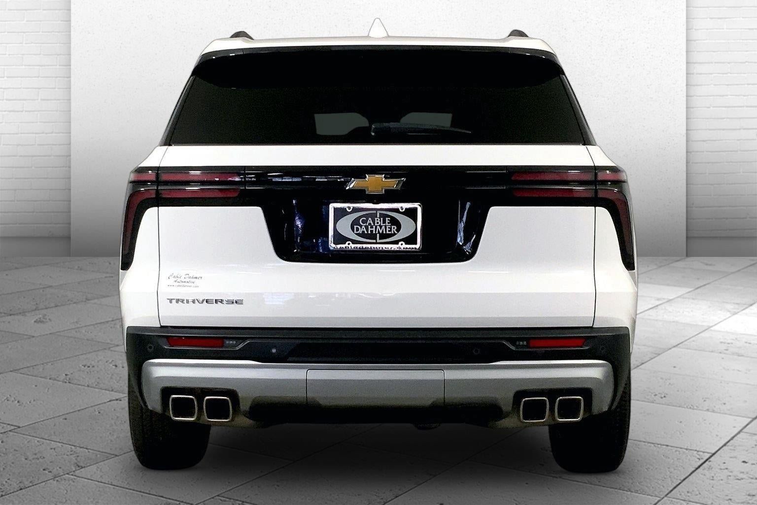 Used 2026 Chevrolet Traverse LT w/ Driver Confidence Package FWD image 3