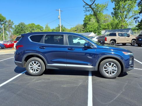 Used 2019 Hyundai Santa Fe SE FWD image 2