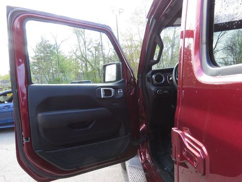 Used 2021 Jeep Wrangler Unlimited Sahara AWD/4WD image 9