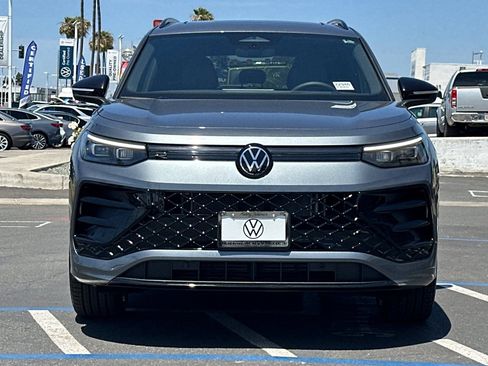 New 2026 Volkswagen Tiguan SE R-Line AWD/4WD image 3