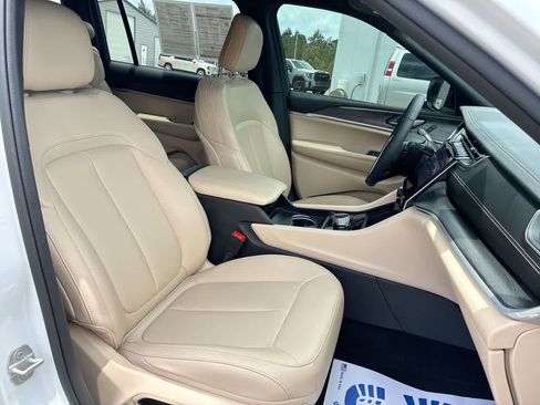 Used 2024 Jeep Grand Cherokee L Limited RWD image 28