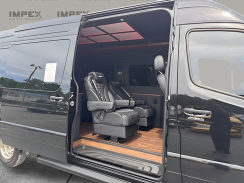 Used 2024 Mercedes-Benz Sprinter 3500 image 39