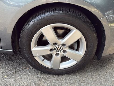 Used 2009 Volkswagen Jetta SE FWD image 12
