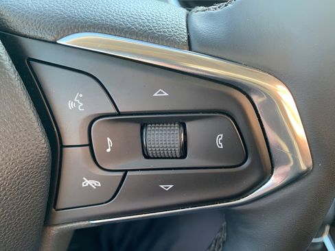 Used 2025 Chevrolet Trax LT w/ LT Convenience Package image 37