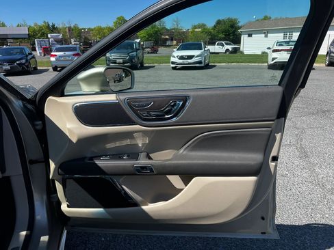 Used 2017 Lincoln Continental Reserve w/ Technology Package FWD image 22