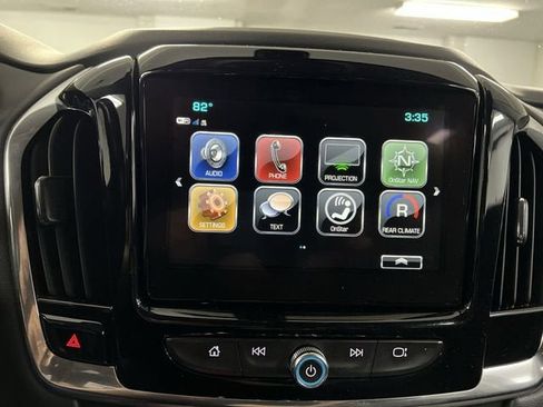 Used 2019 Chevrolet Traverse LT FWD image 13