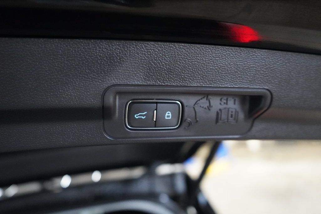Certified 2022 Ford Explorer XLT RWD image 28