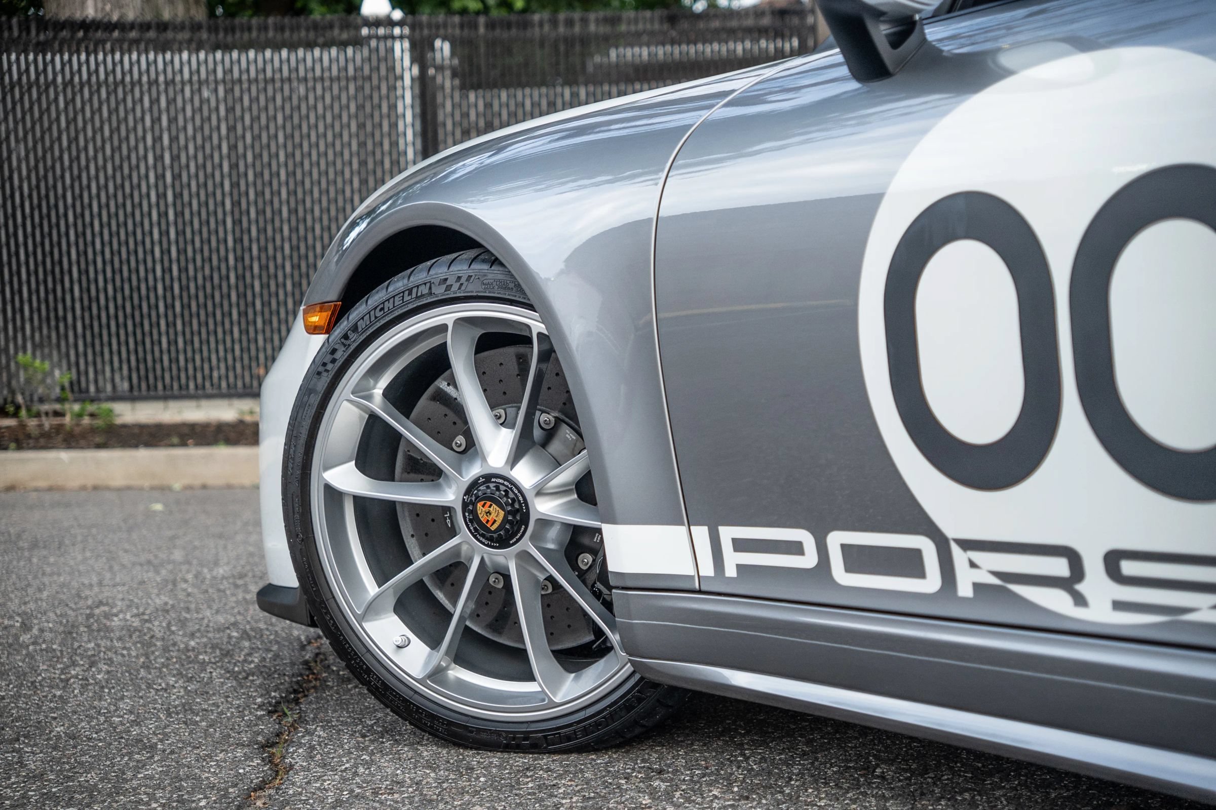 Used 2019 Porsche 911 Speedster RWD image 16