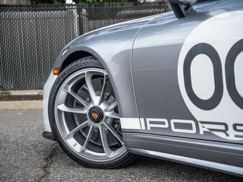Used 2019 Porsche 911 Speedster RWD image 16