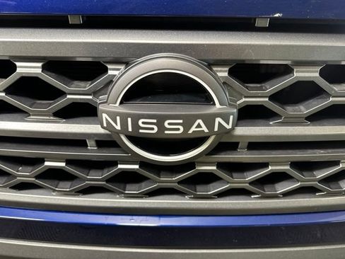 Used 2022 Nissan Frontier SV w/ Technology Package image 9